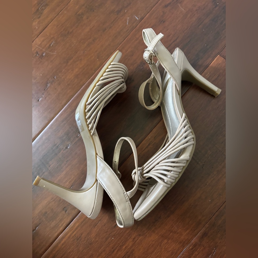 Heels - Picture 6 of 6